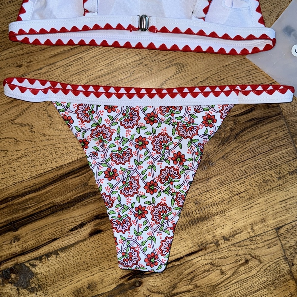 NWT Bikini White Red Flowers Cheeky S - Picture 7 of 8
